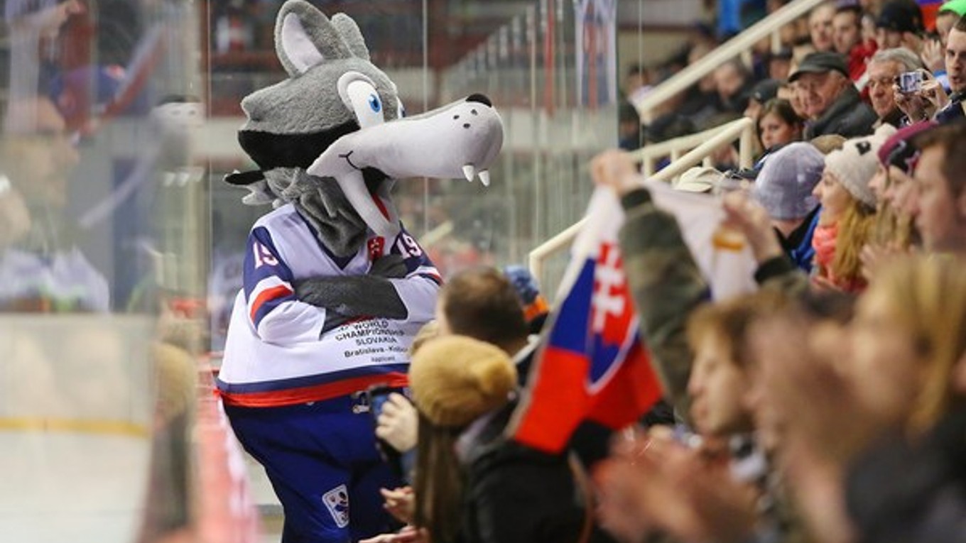 Na snímke maskot majstrovstiev sveta v hokeji 2019 Goooly.