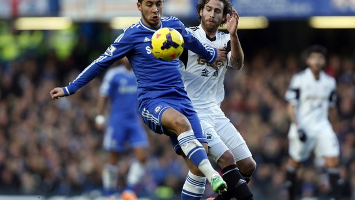 Eden Hazard (vpredu).