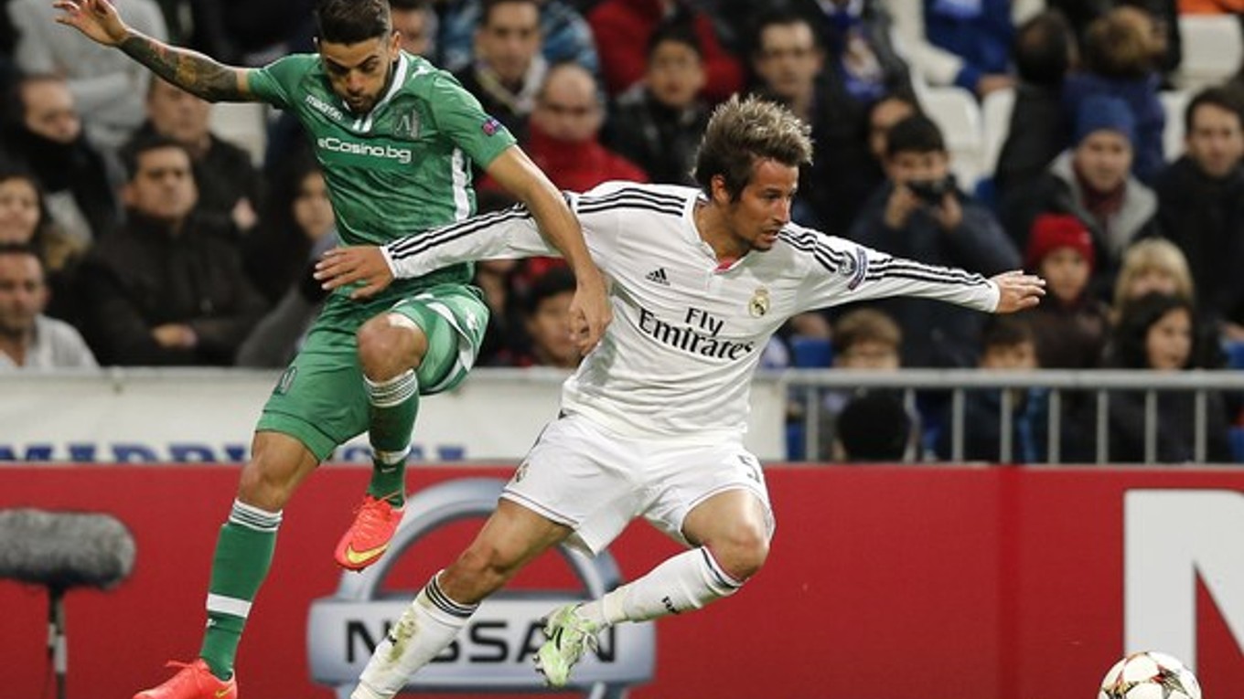 Fabio Coentrao vpravo.