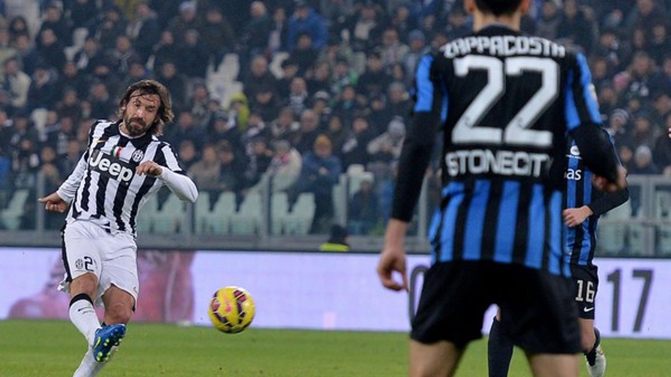 Andrea Pirlo strieľa druhý gól Juventusu.