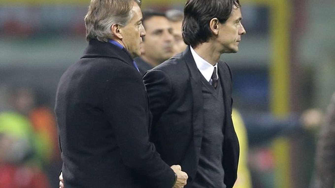 Roberto Mancini (vľavo) a tréner AC Filippo Inzaghi.