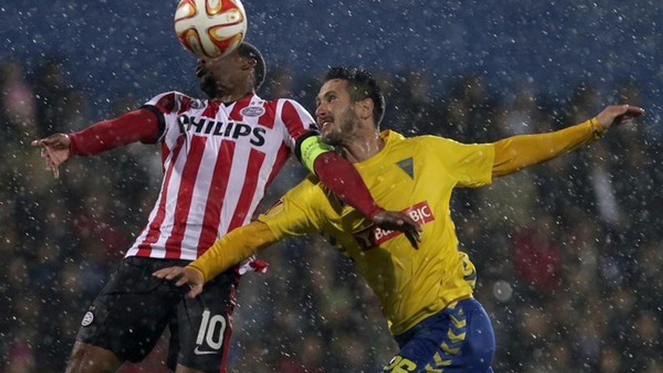 Štvrtkový zápas prerušili pre silný dážď.