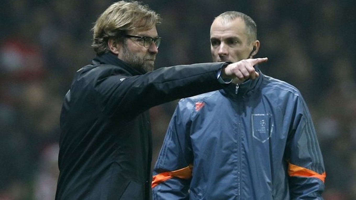 Klopp vo svojej obľúbenej debate so štvrtým rozhodcom.