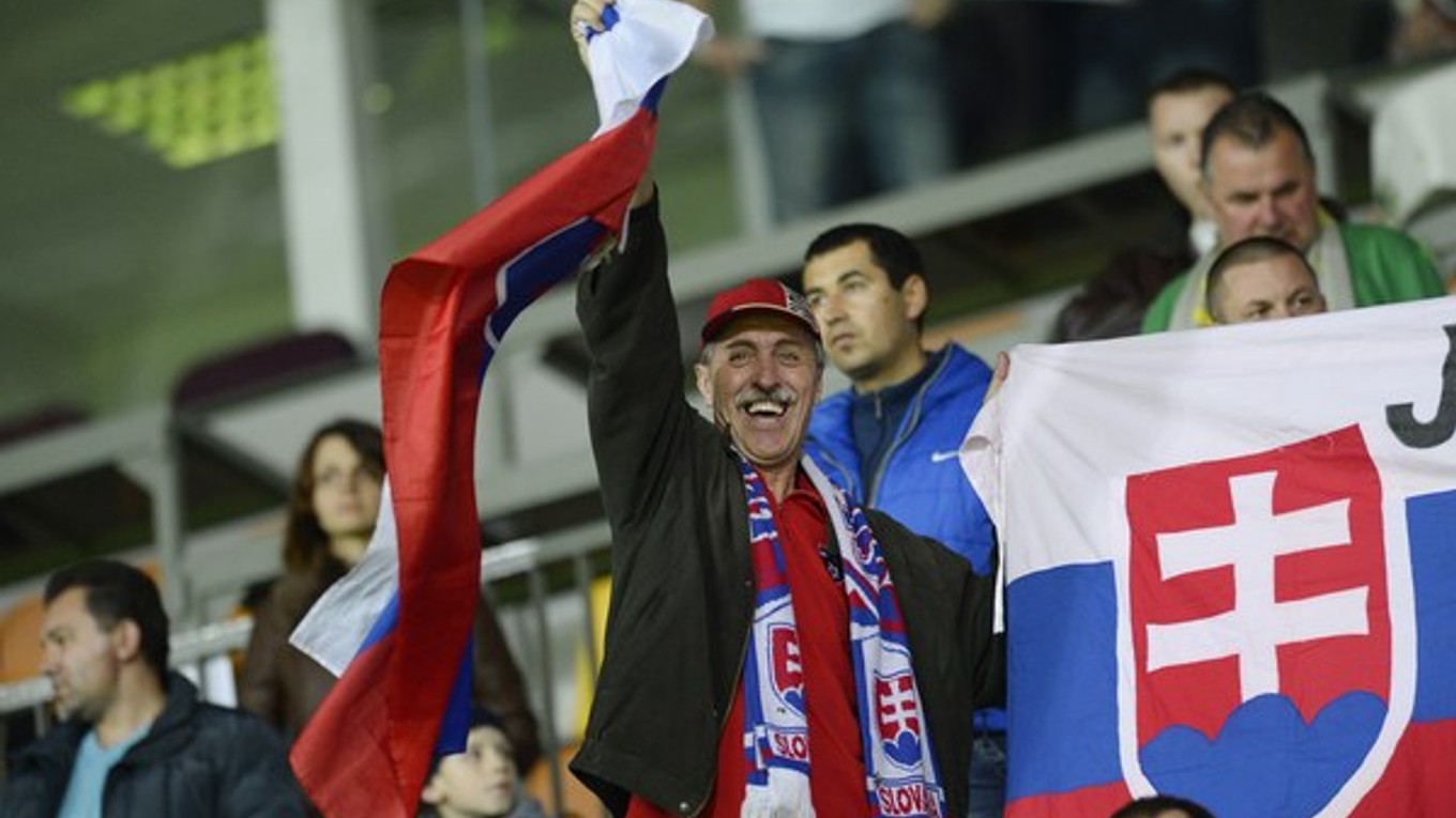 Fanúšikovia Slovenska vo zápase 3. kola kvalifikácie na EURO 2016 medzi Bieloruskom a Slovenskom. Borisov, 12. októbra 2014.