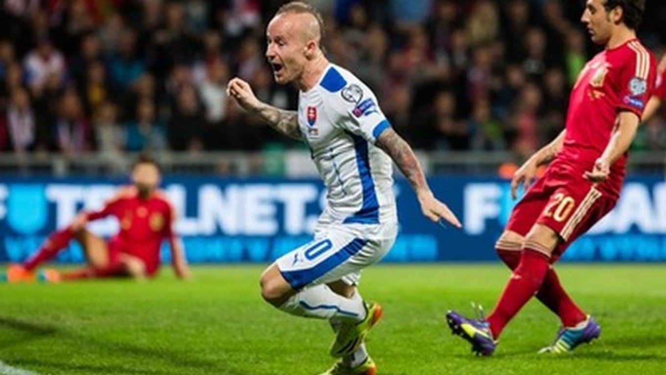 Stoch oslavuje gól proti Španielom.