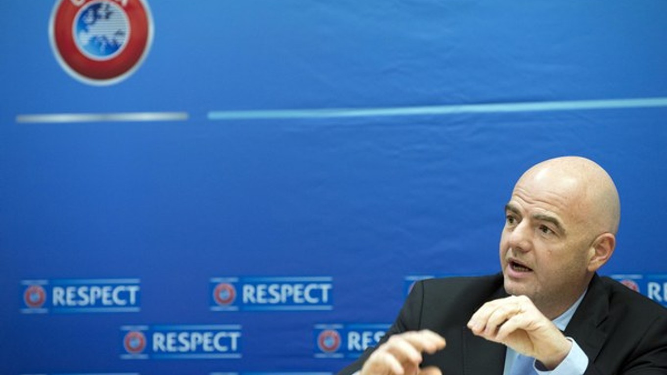 Šéf FIFA Gianni Infantino pricestuje do Bratislavy.