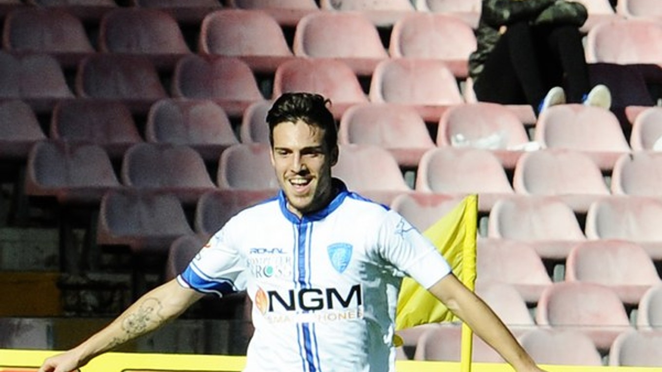 Simone Verdi oslavujú gól za Empoli.