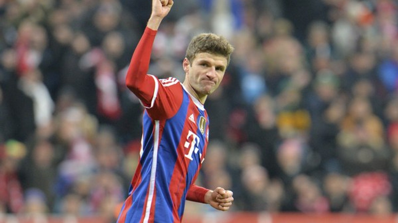Futbalista Bayernu Thomas Müller sa teší po strelení úvodného gólu proti CSKA Moskva.