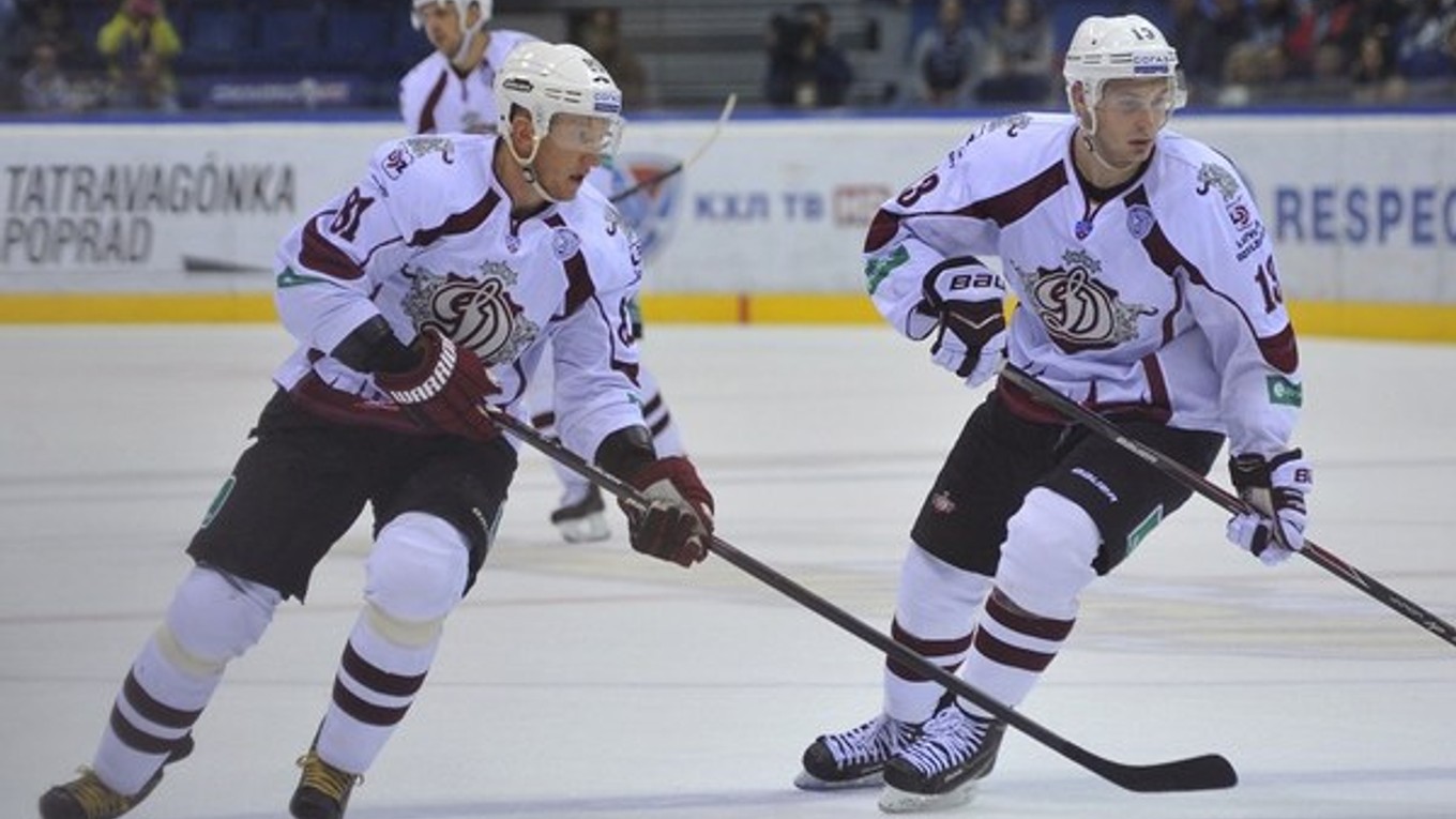 Marcel Hossa (vľavo) v drese Dinama Riga.