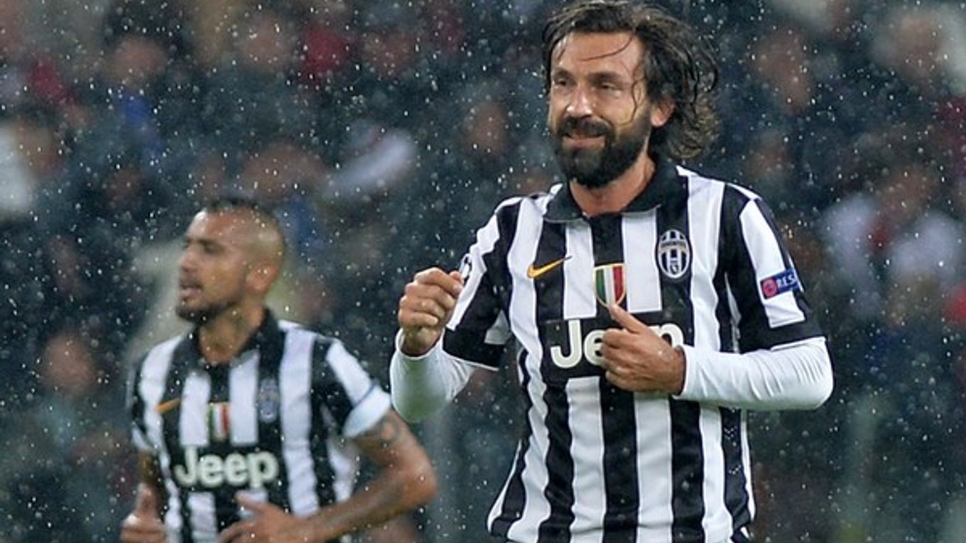 Andrea Pirlo (vpravo).