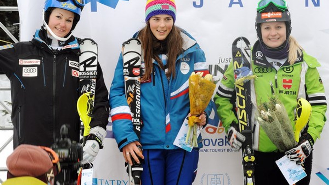Petra Vlhová (v strede).