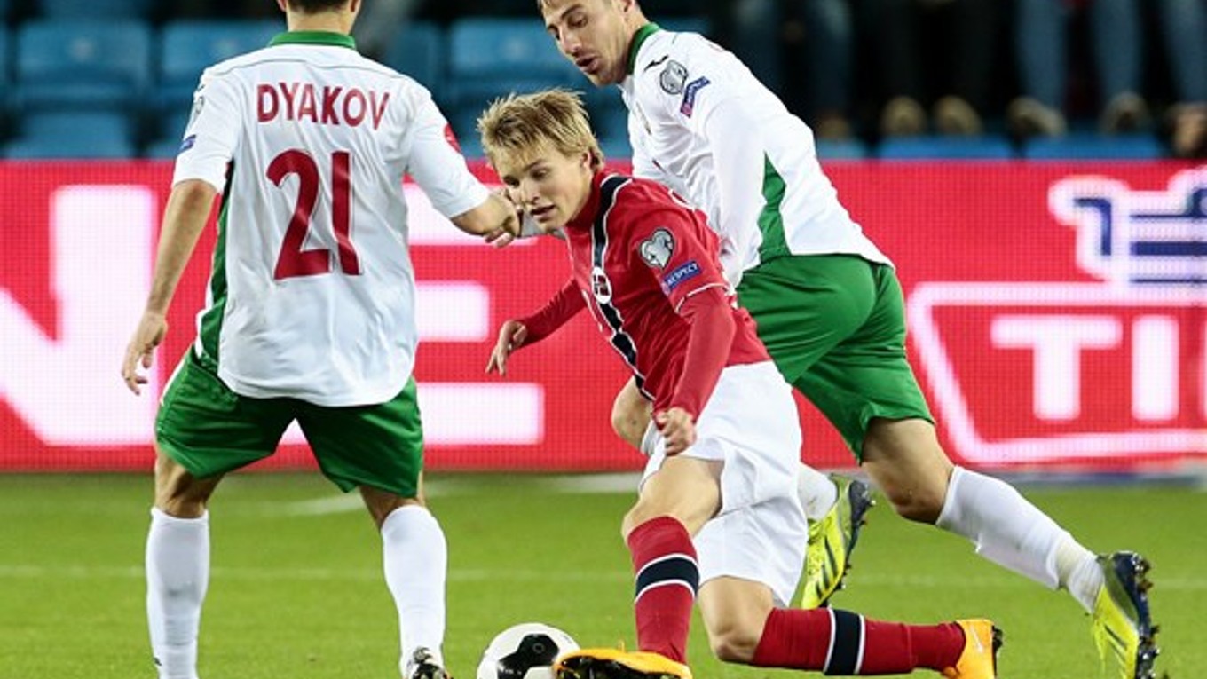 Martin Ödegaard (v červenom) svojím štýlom nápadne pripomína Messiho.