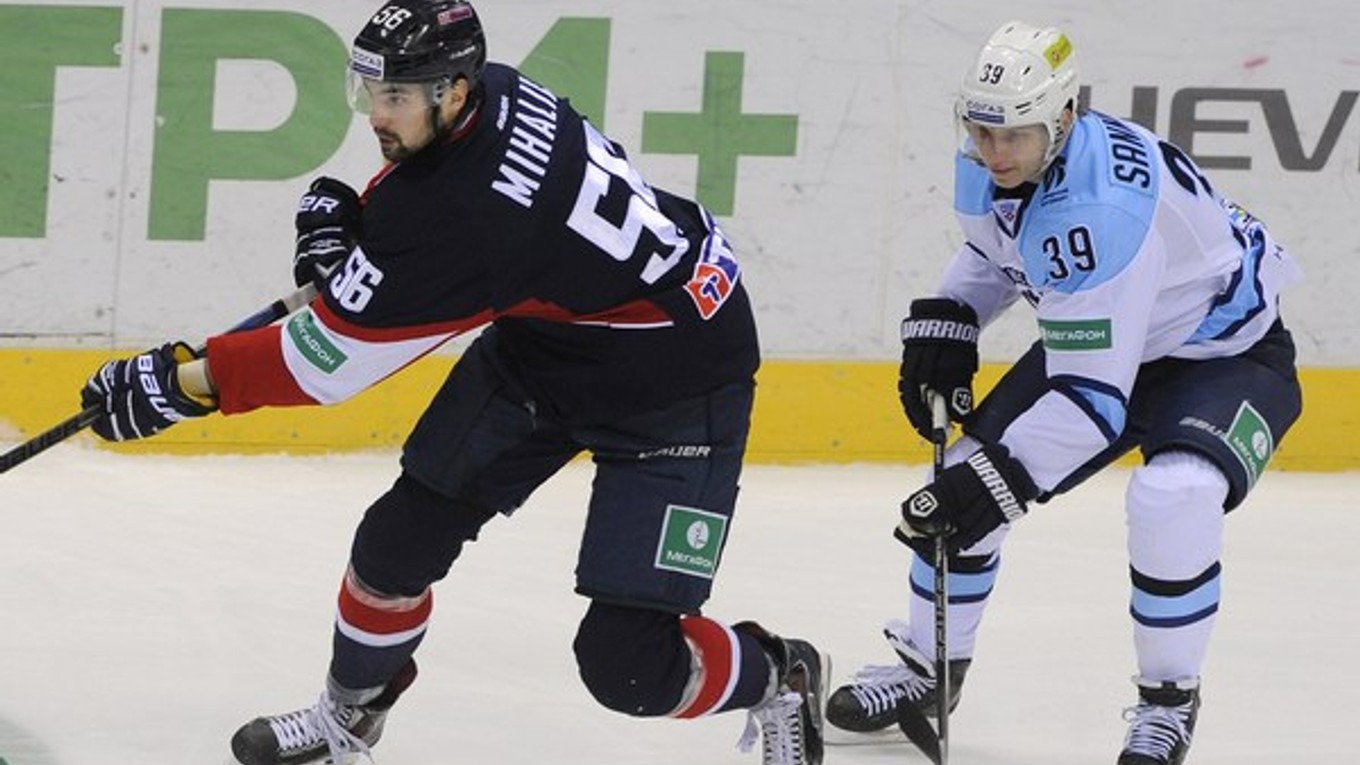 O výhre Sibiru rozhodol Stepan Sannikov (vpravo) na archívnej snímke.