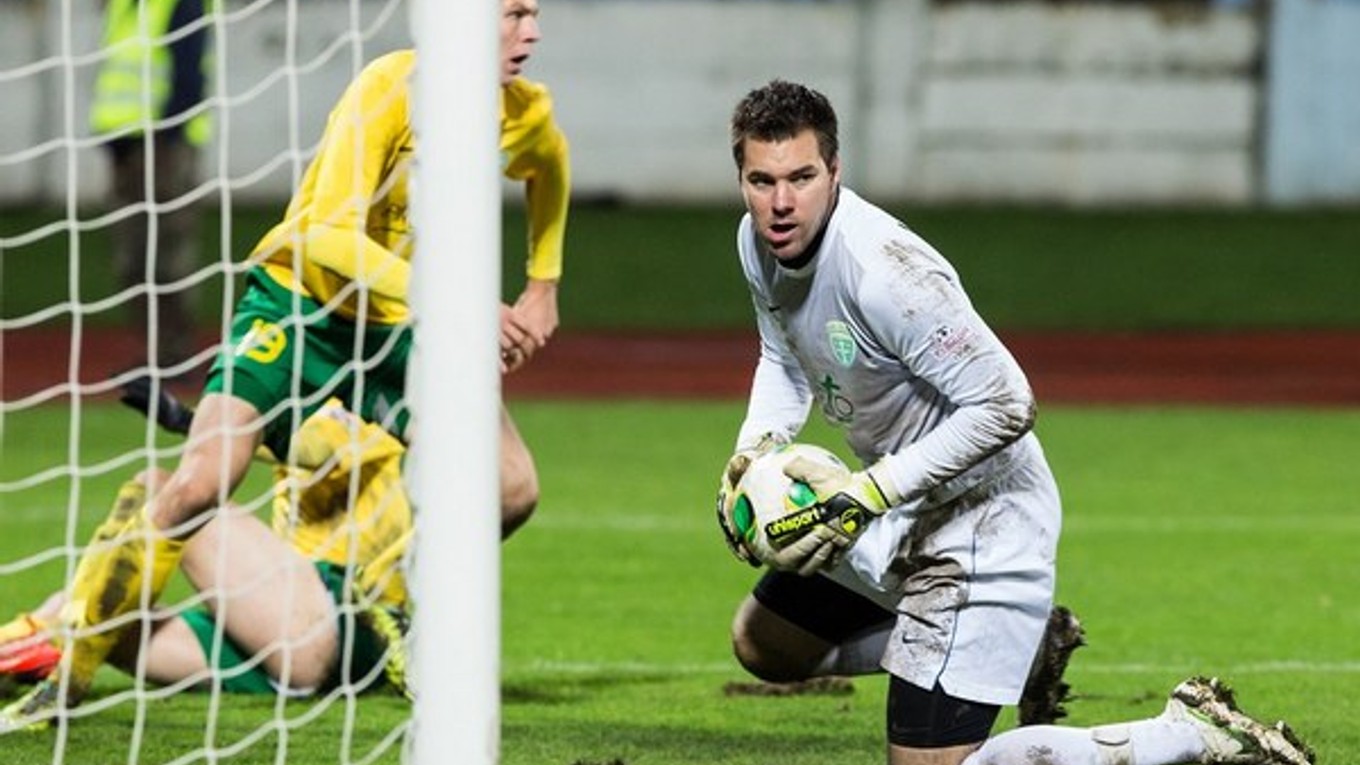 Martin Krnáč počas zápasu na ihrisku Slovana Bratislava.