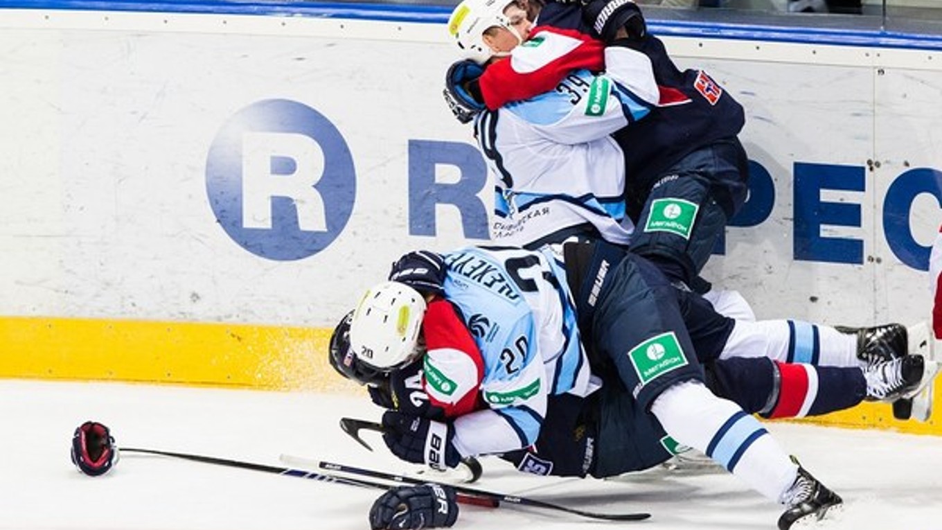 Hráči Sibiru na ľade Slovana Bratislava.