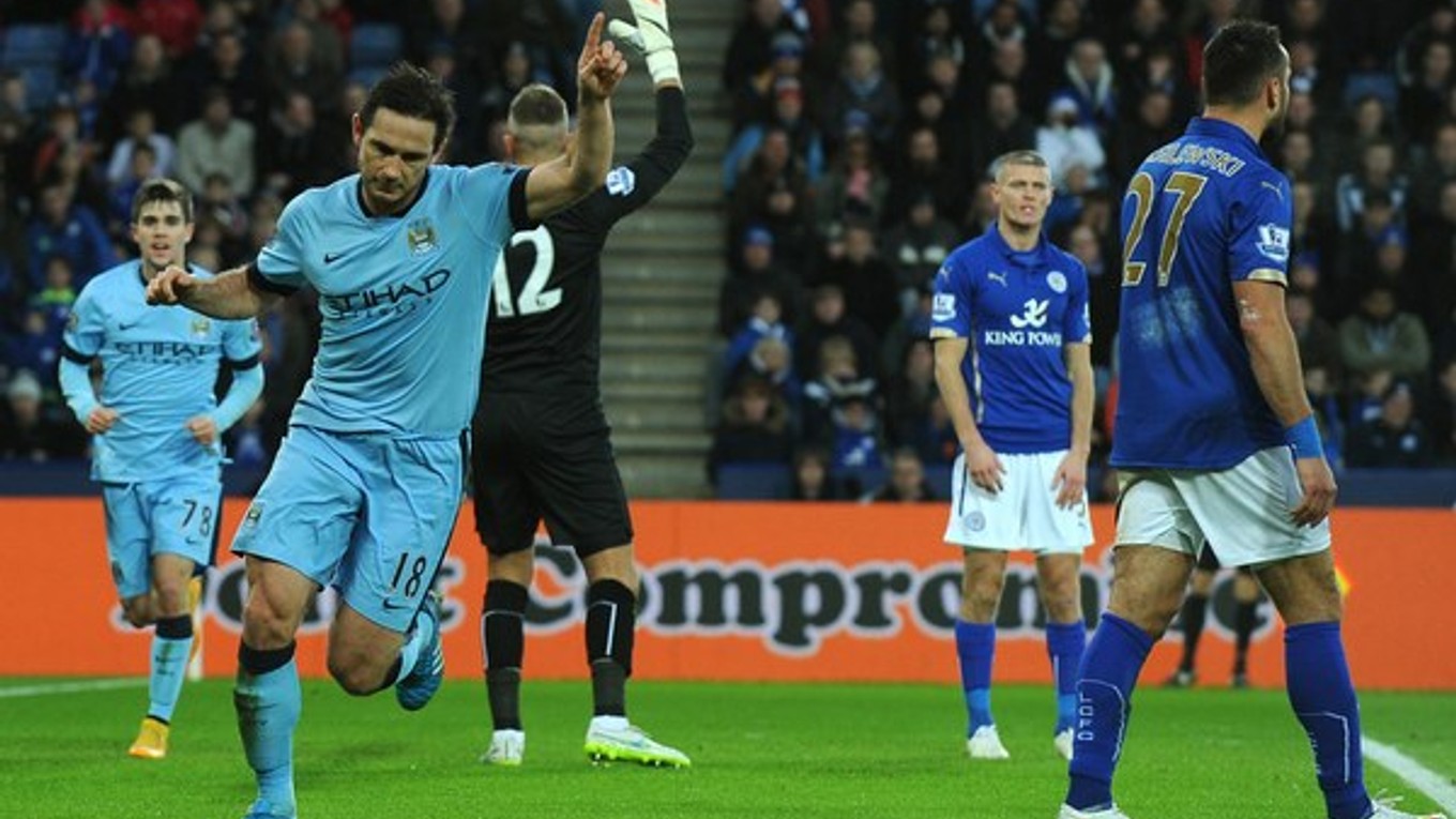 Hráč Manchesteru City Frank Lampard oslavuje gól.