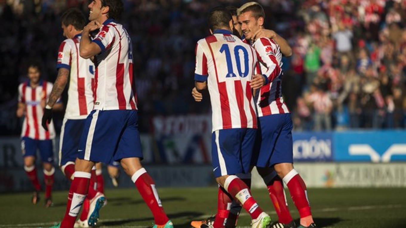 Útočník Atlética Madrid Antoine Griezmann (vpravo) strelil Levante dva góly.