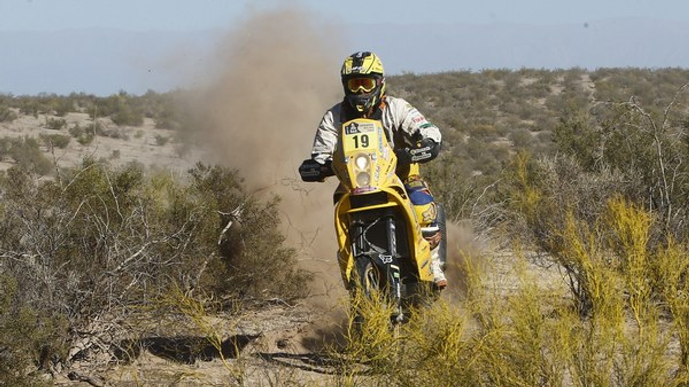 Z dvojice slovenských motocyklistov bol v úvode Dakaru rýchlejší Štefan Svitko.