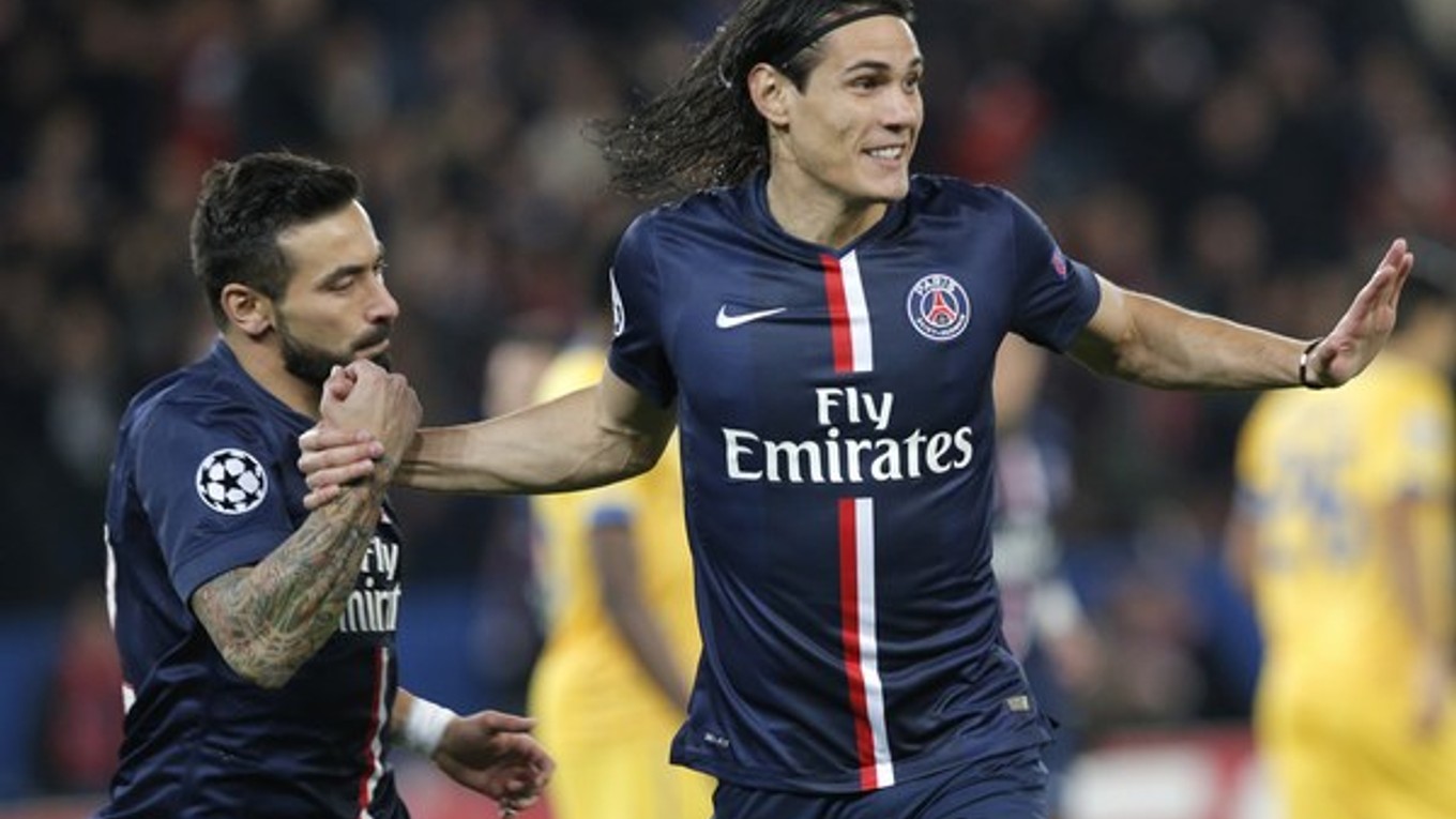 Edinson Cavani a Ezequiel Lavezzi chceli stráviť cez sviatky viac času s rodinami. Klub ich za to potrestal.