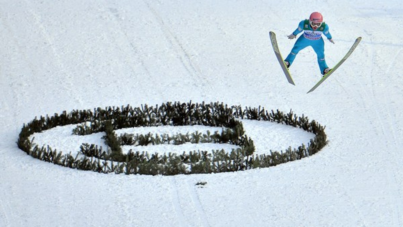 Rakúsky skokan na lyžiach Stefan Kraft.