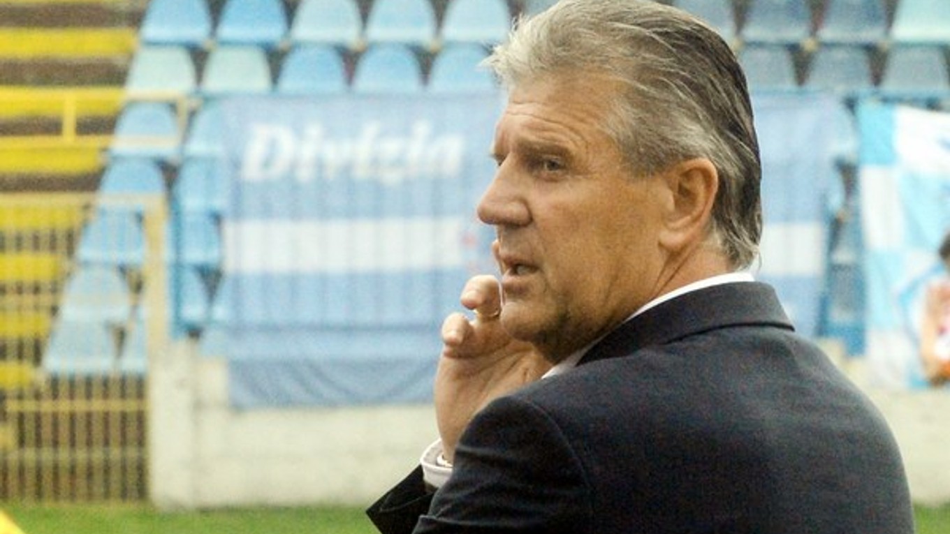 Jozef Chovanec ešte ako tréner Ružomberka v zápase 28. kola futbalovej ligy v Bratislave v apríli 2014.