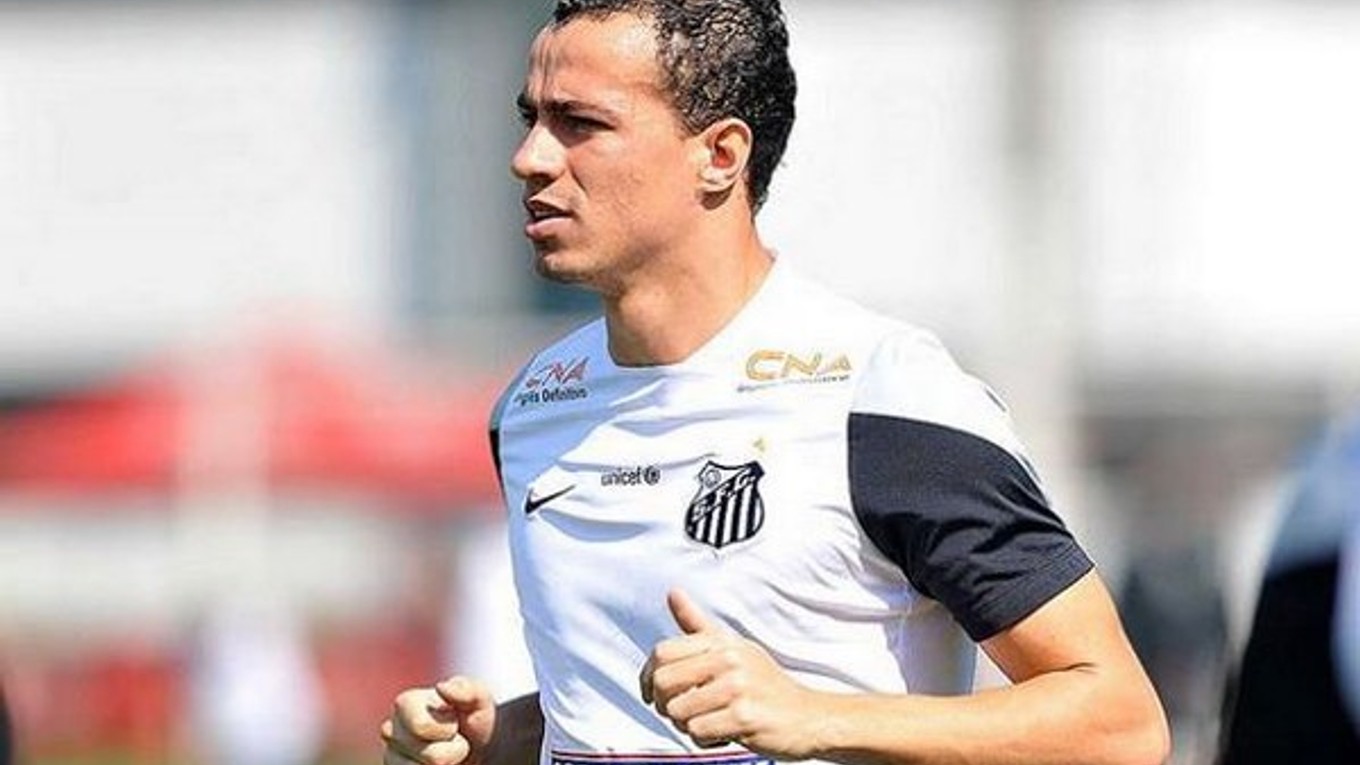 Damiao vynašiel kuriózny spôsob, ako si vymodliť od rozhodcu penaltu.