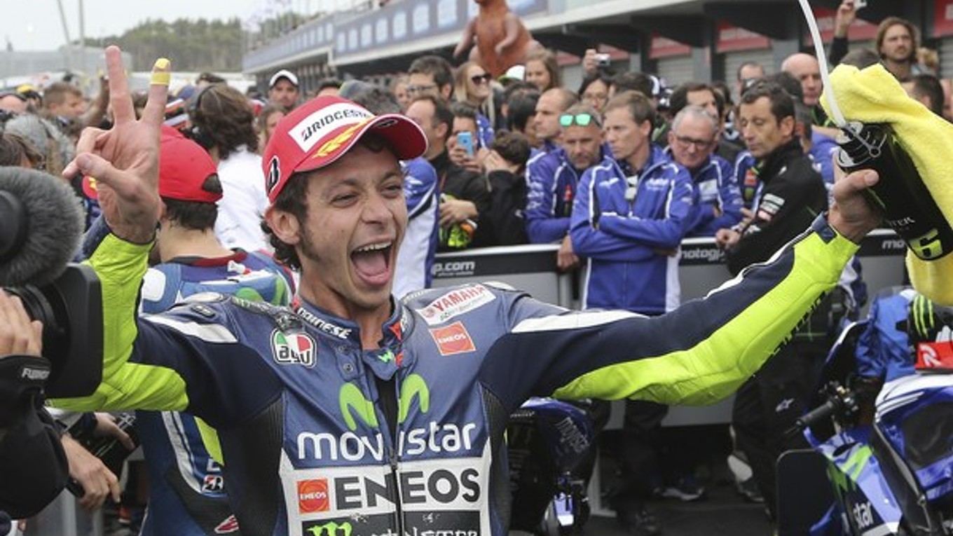 Valentino Rossi sa teší z víťazstva.