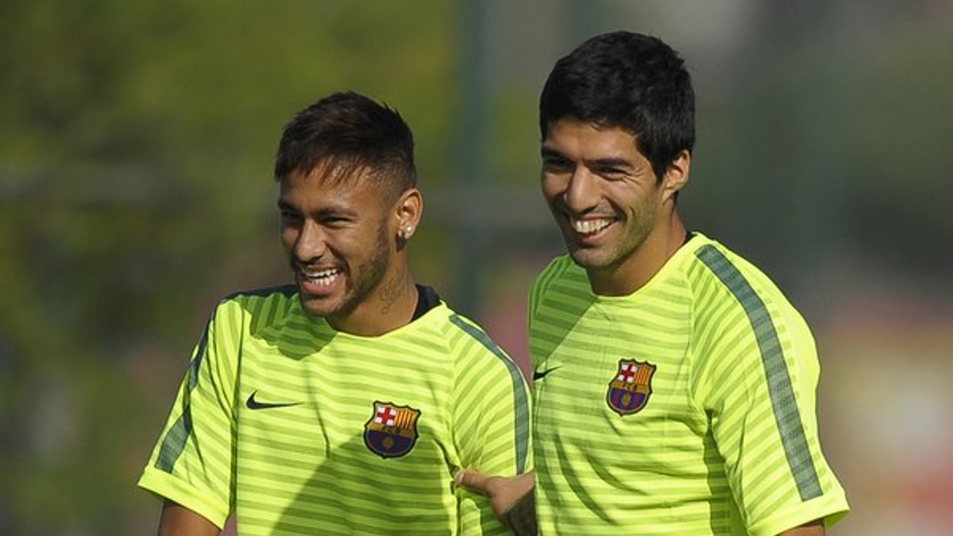 Luis Suárez (vpravo) na tréningu Barcelony s Neymarom.