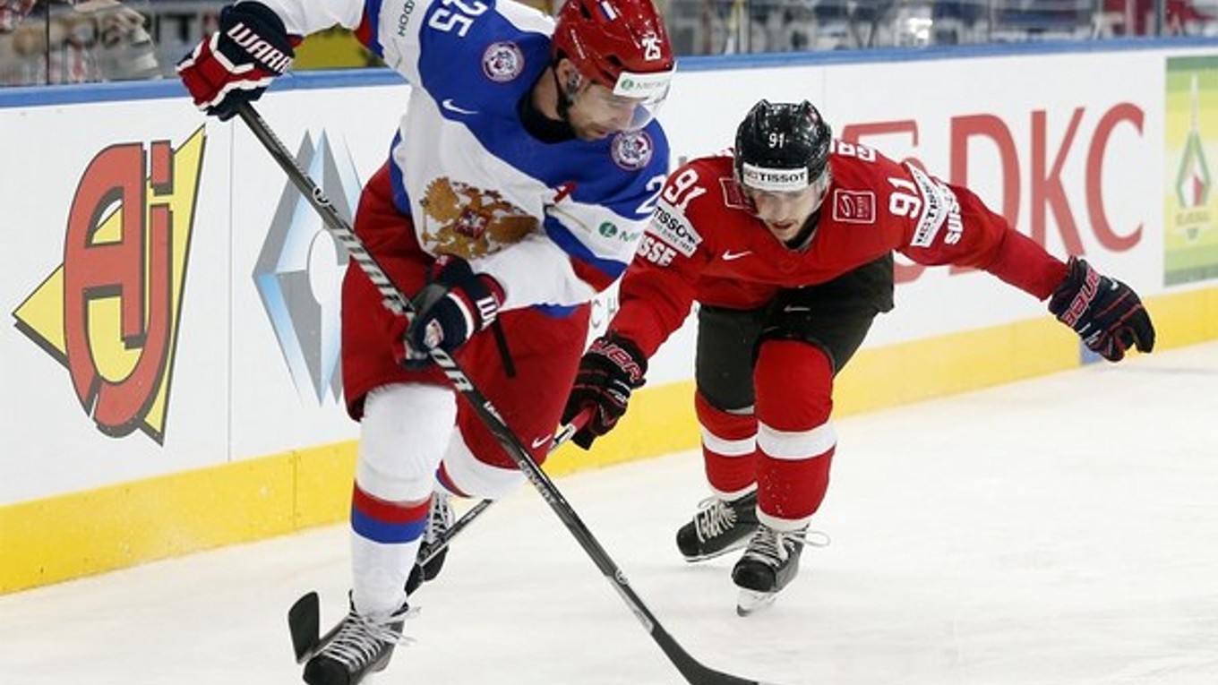 Danis Zaripov (vľavo) v reprezentačnom drese.