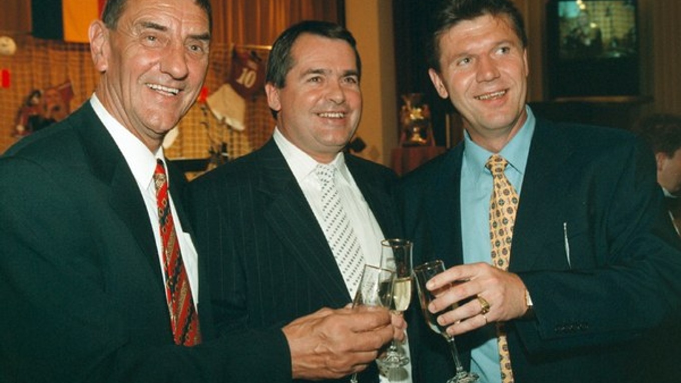Zľava: Andrej Kvašňák, Alexander Rezeš a Jozef Chovanec v roku 1998.