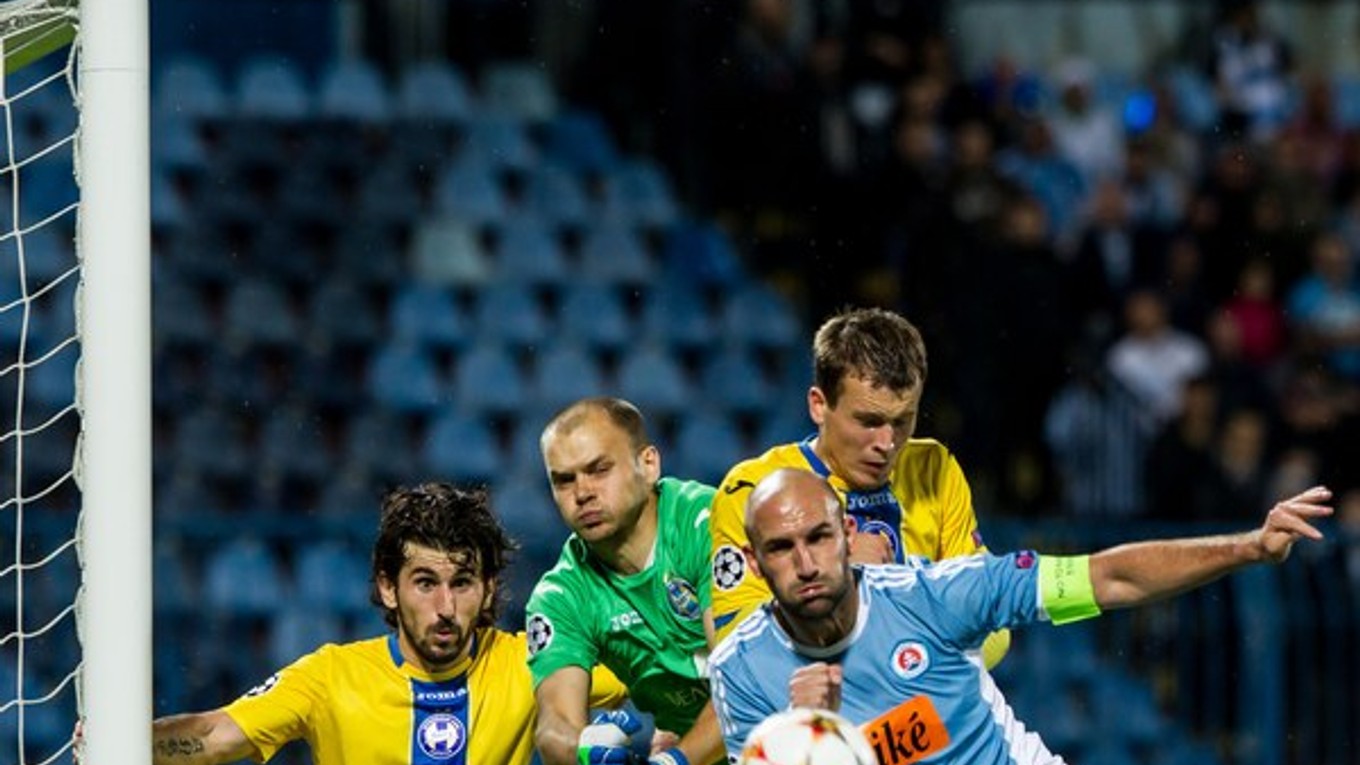 Proti Borisovu hral Róbert Vittek s kapitánskou páskou. Dlhé týždneaž do zápasu na Sparte nehral.