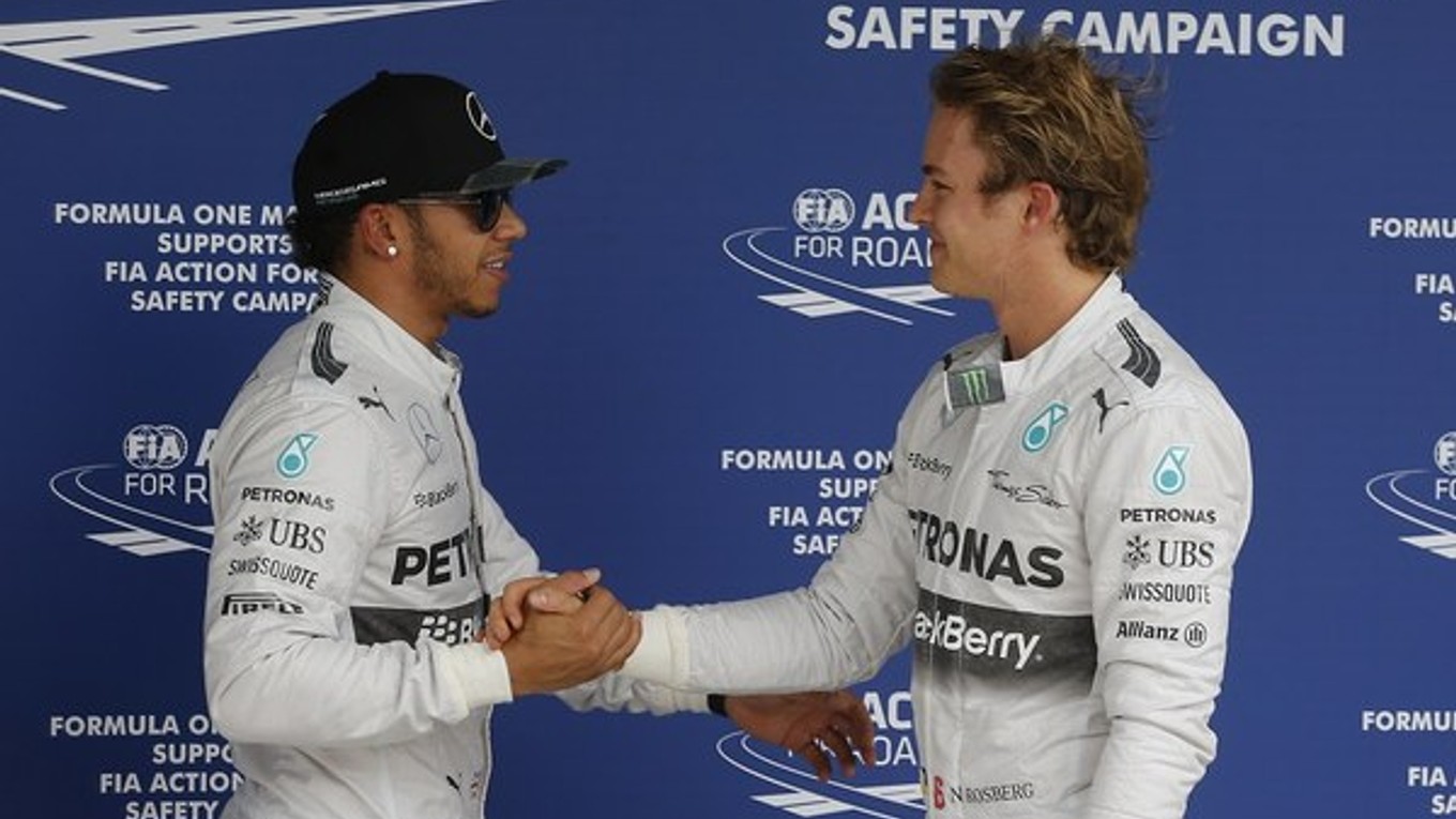 Lewis Hamilton (vľavo) a Nico Rosberg.