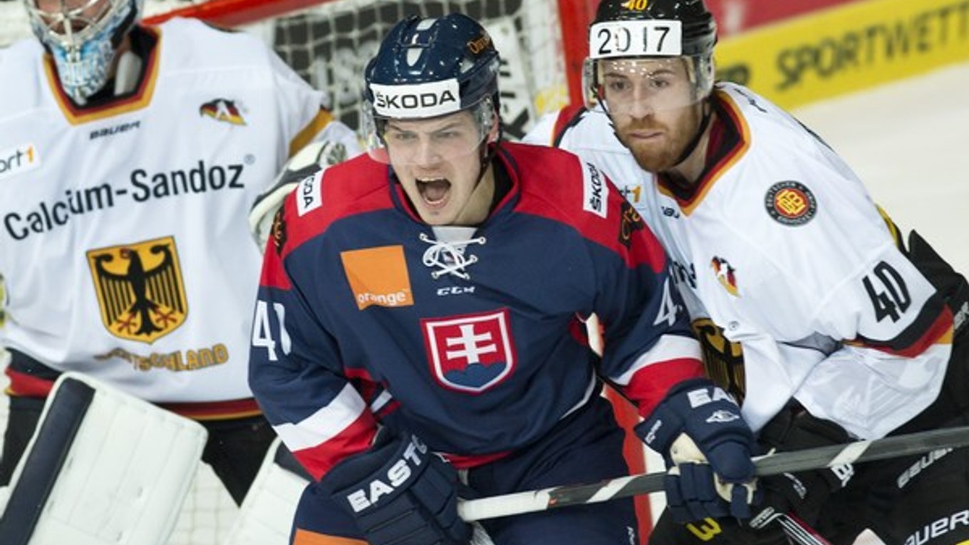 Uprostred Patrik Lušňák, vľavo Timo Pielmeier a vpravo Björn Krupp.