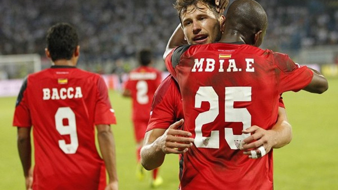 Futbalisti Sevilly v zápase Európskej ligy.