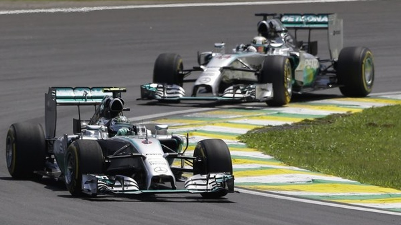 Rosberg zvíťazil pred Hamiltonom.