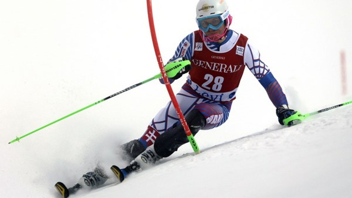 Slovenský lyžiar Adam Žampa v úvodnom slalome Svetového pohára vo fínskom Levi 16. októbra 2014.
