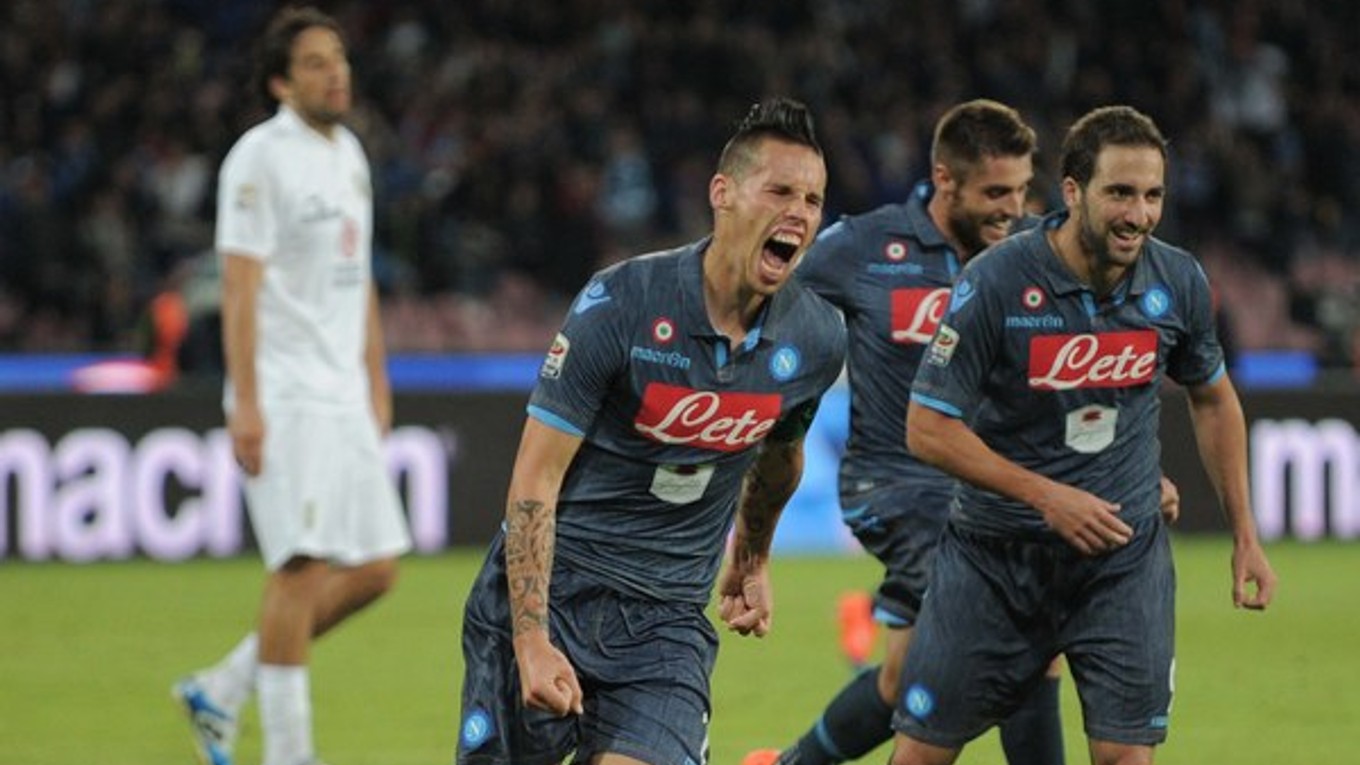 V Serii A bude hrať zrejme menej zahraničných futbalistov. Na snímke kapitán Neapola Marek Hamšík.