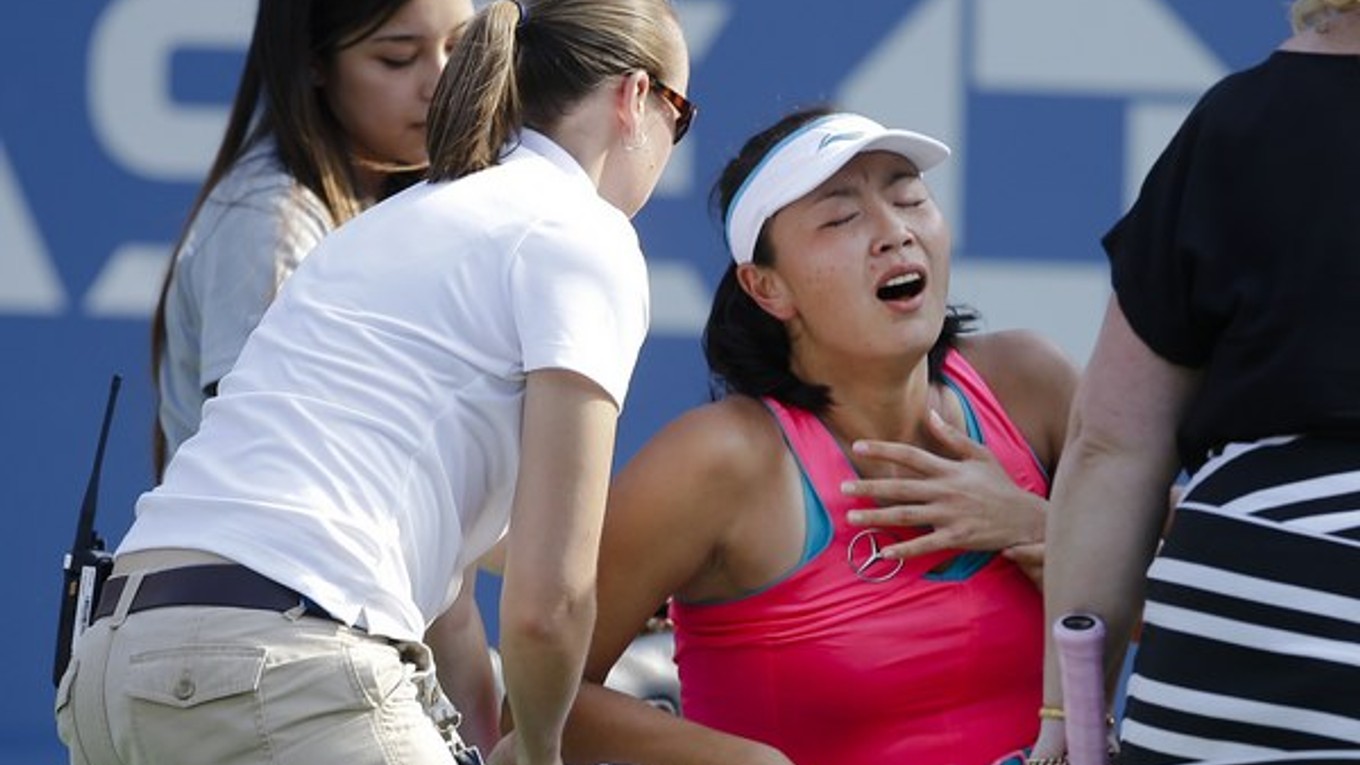 Šuaj Pcheng potrebovala počas semifinále US Open ošetrenie a zápas nedohrala.