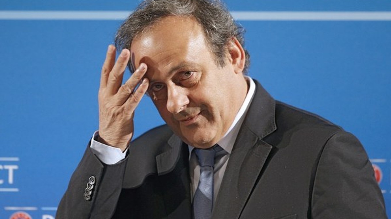 Michel Platini kritizuje Seppa Blattera.