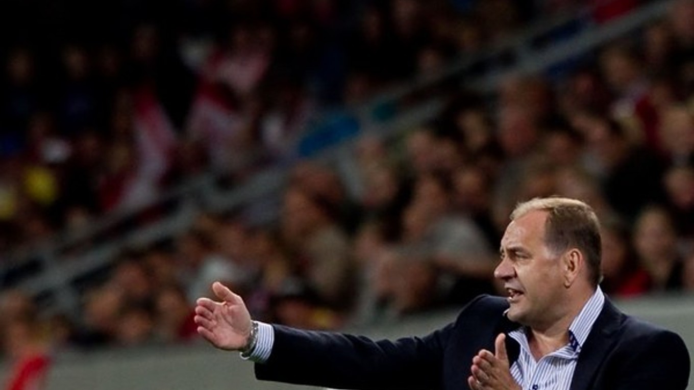 Vladimír Weiss ako tréner slovenskej reprezentácie v roku 2011.