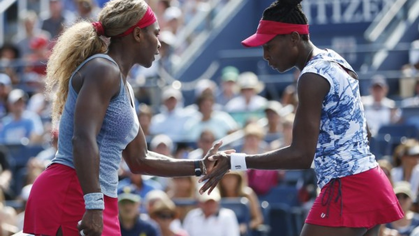 Serena (vľavo) a Venus Williamsové.