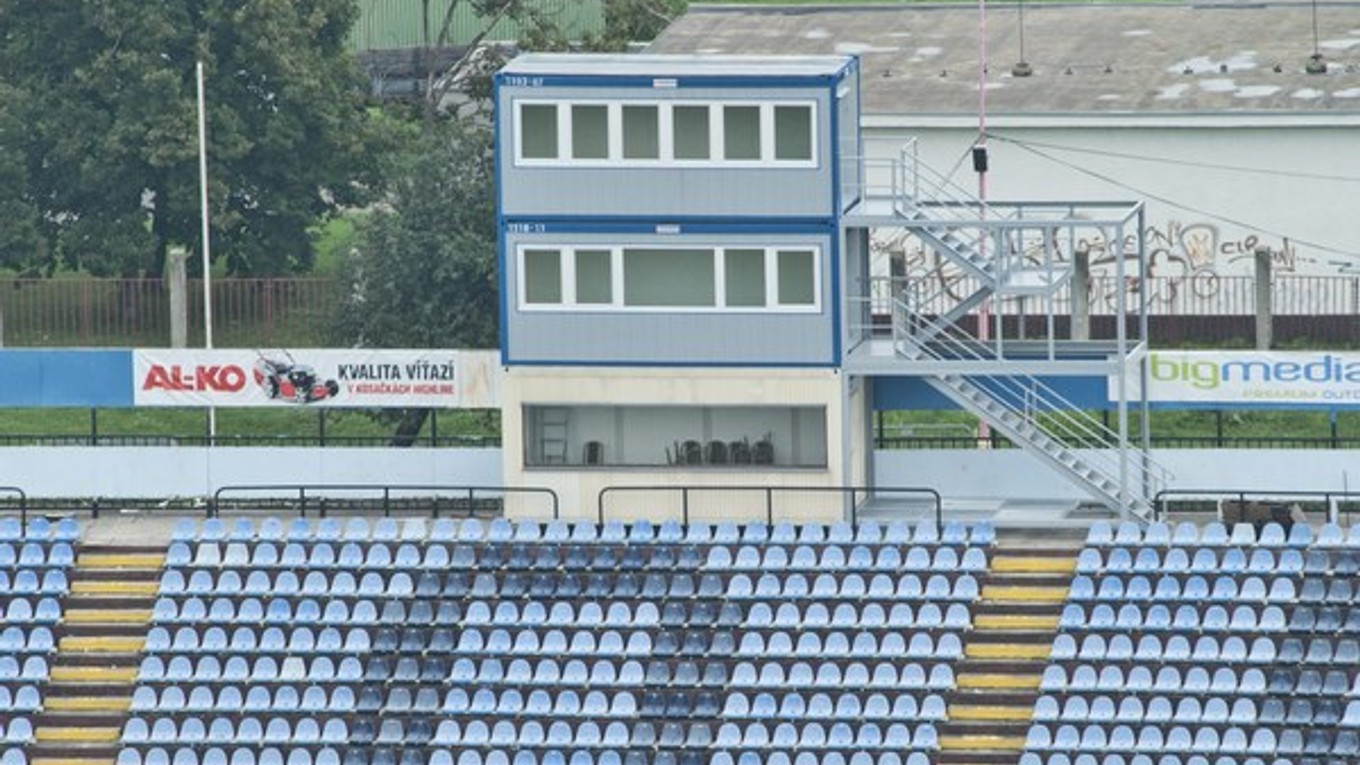 Štadión na Pasienkoch s dodatočnými úpravami týkajúcimi sa zariadení pre médiá. Ide o kamerové platformy potrebné pre vysielanie priamych televíznych prenosov a takisto aj navýšenie komentátorských pozícií.
