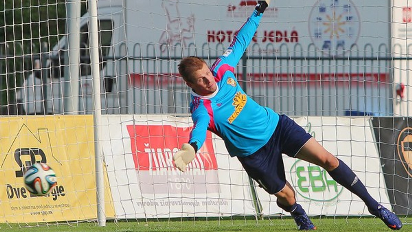 Pavol Penksa (Dunajská Streda) inkasuje gól na 2:0 zo značky pokutového kopu.