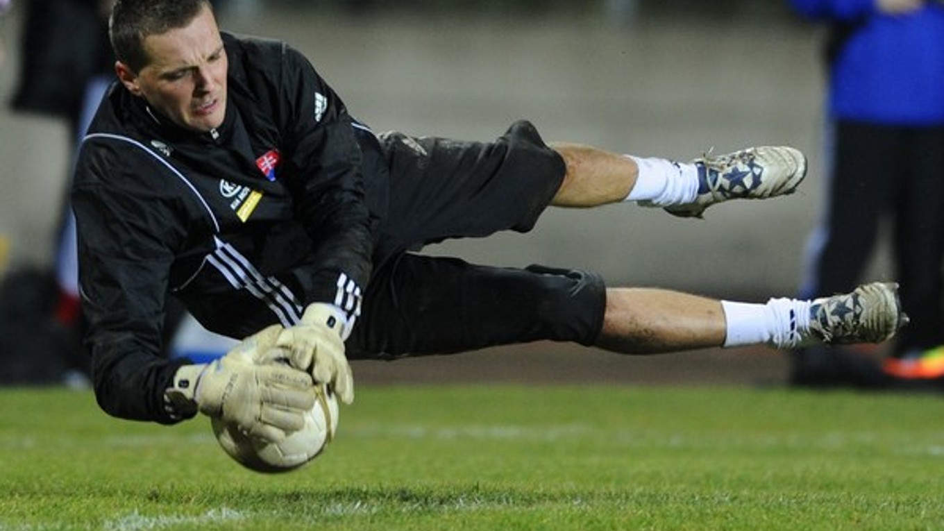 Brankár Marián Kello  počas tréningu slovenskej futbalovej reprezentácie.