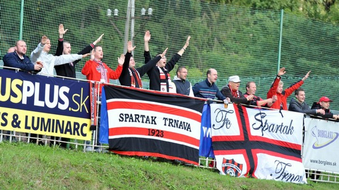 Fanúšikovia Spartaka Trnava počas zápasu 3. kola v Tepličke nad Váhom.
