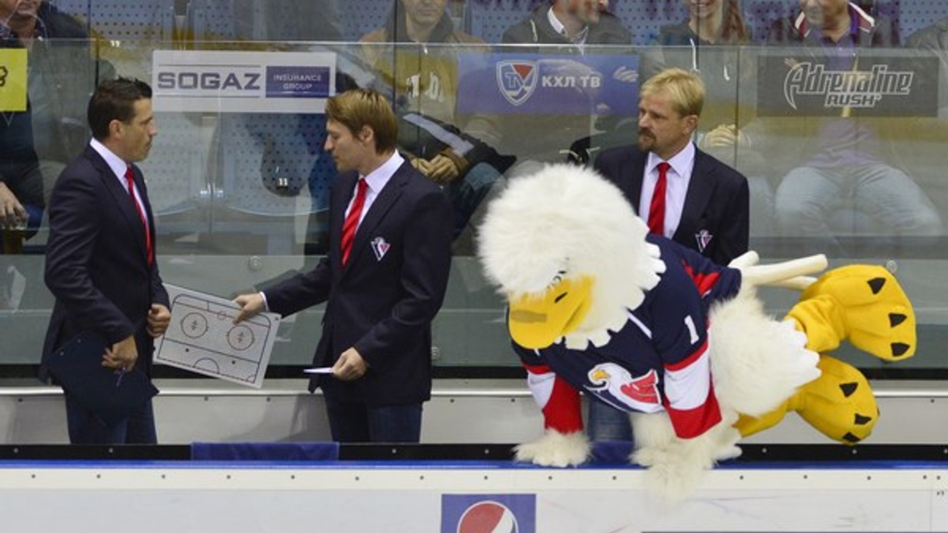 Sprava tréner Petri Matikainen, asistent trénera Vladimír Országh a tréner brankárov Pavol Rybár.