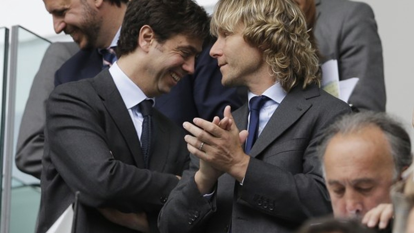 President Juventusu Andrea Agnelli (vľavo) a Pavel Nedvěd.