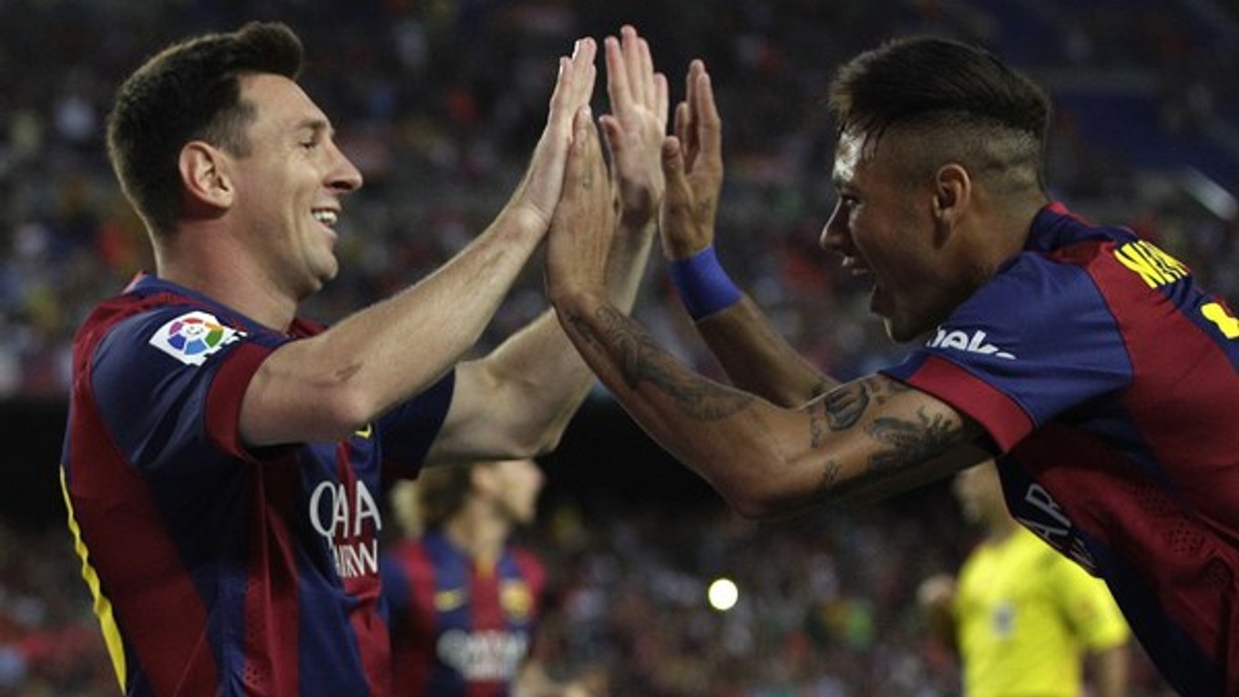 Lionel Messi (vľavo) a Neymar sa postarali o päť gólov Barcelony.