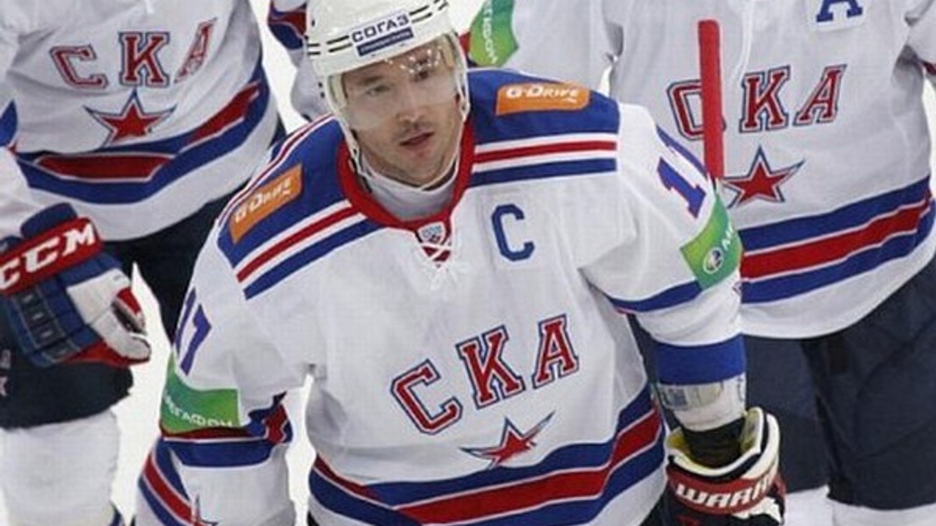 Hokejista Iľja Kovaľčuk z NHL ušiel do Petrohradu.
