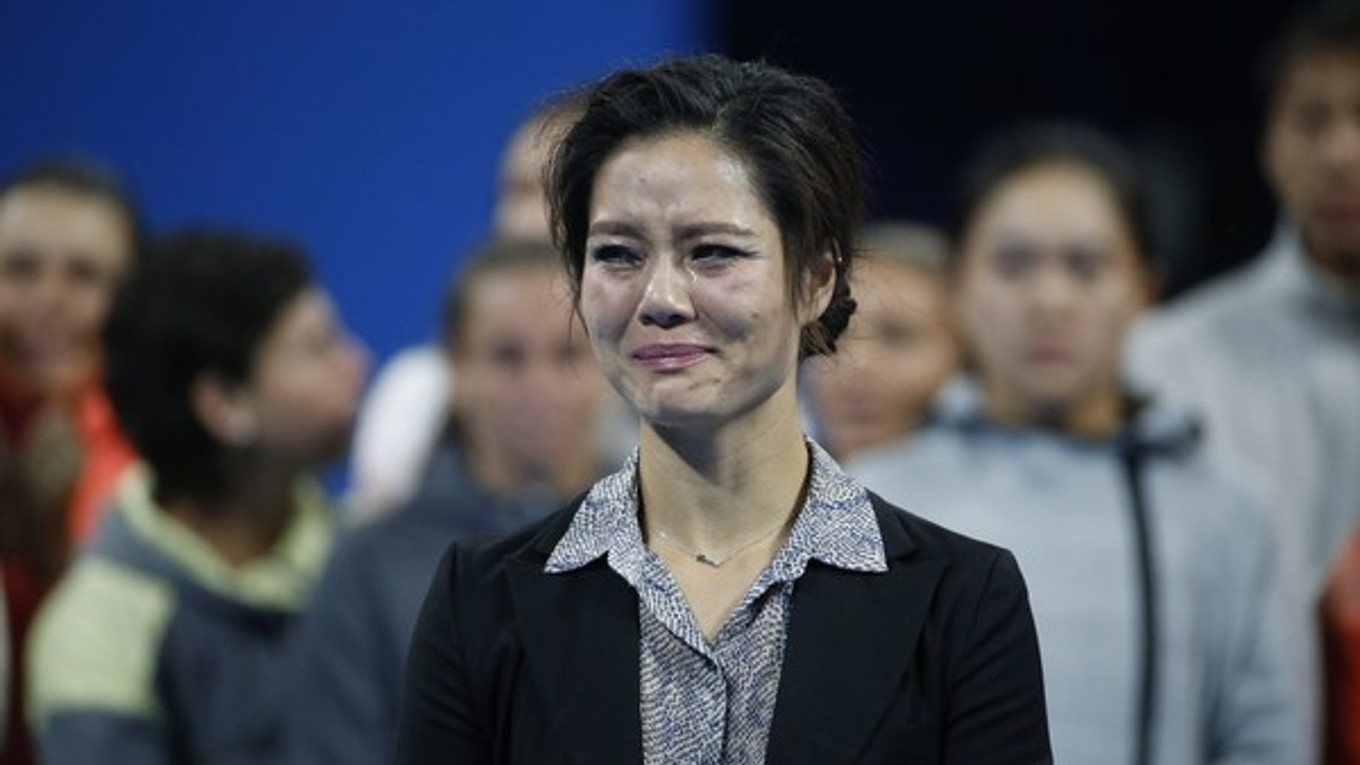 Čínska tenistka Na Li plače v rámci jej špeciálnej rozlúčky na turnaji  China Open v Pekingu 30. septembra.